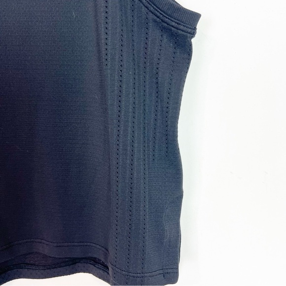LULULEMON BLACK TRAIN TO BE SLEEVELESS CROP ATHLETIC TANK TOP WOMENS SZ 4 - Picture 4 of 8